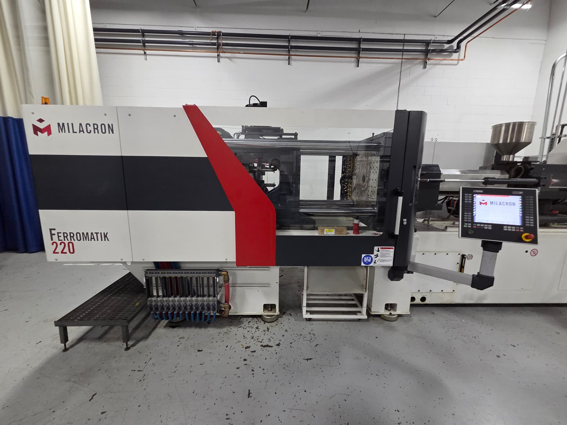 2016 Milacron Ferromatik 220 Ton Injection Molding Press - Only 2,718 Hours